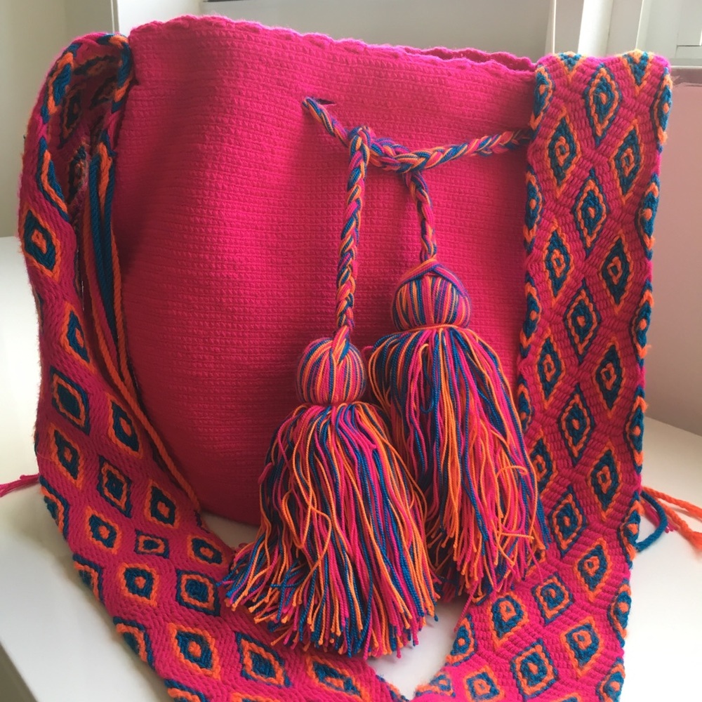 New hand-woven Colombian Wayuu cross-body bag